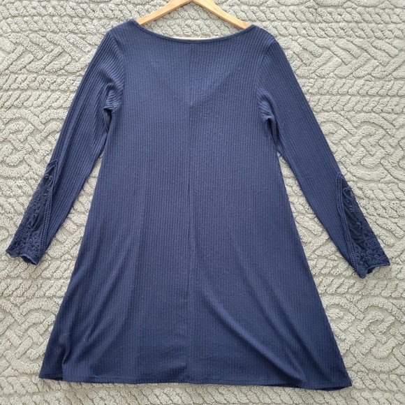 NWT Francesca's Breena Lace Sleeve Dress - Size Medium - Picture 6 of 10